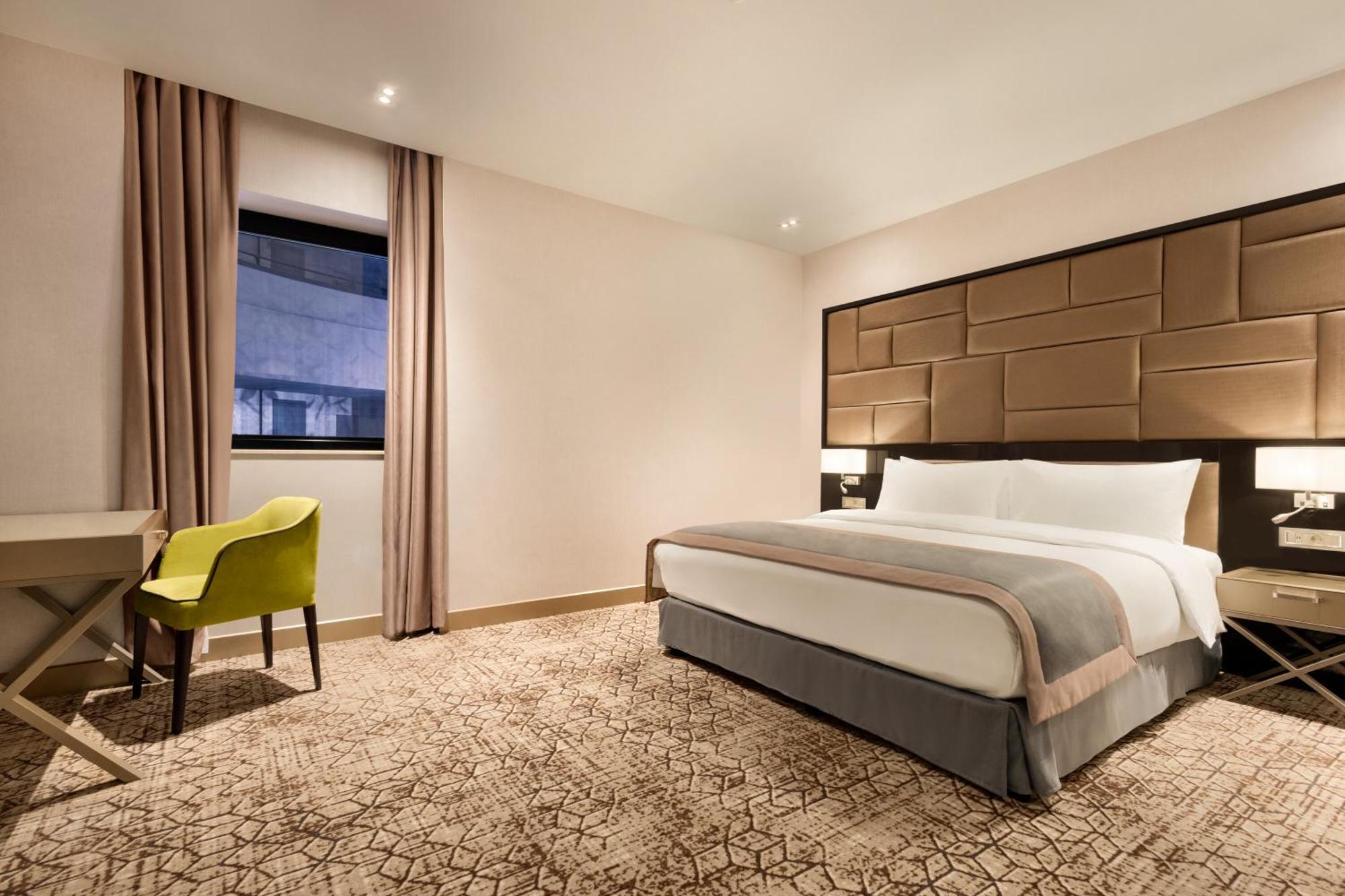 מלון Wyndham Grand טביליסי