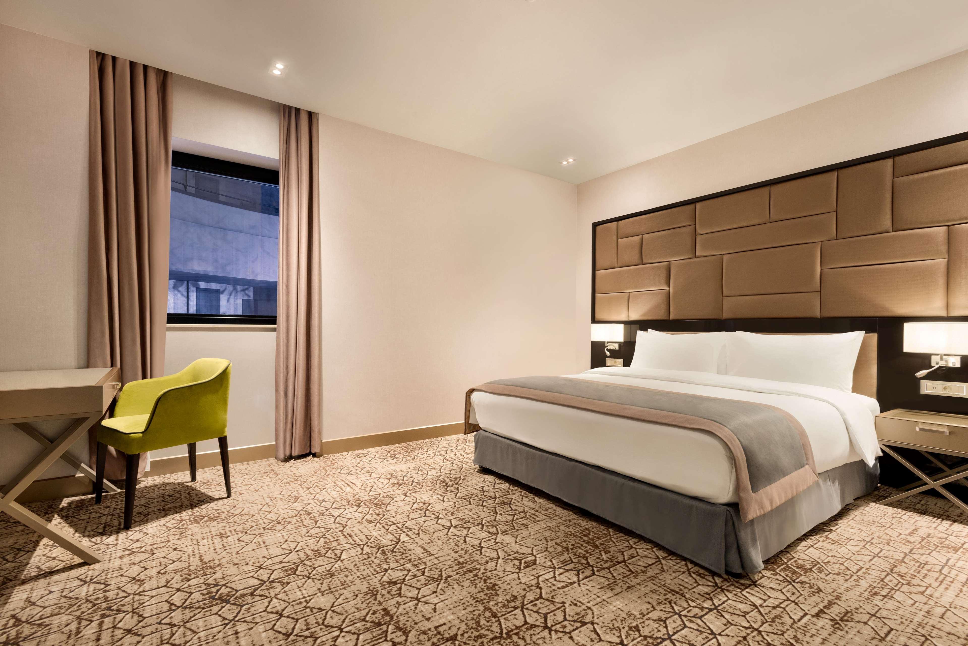 Wyndham Grand Готель