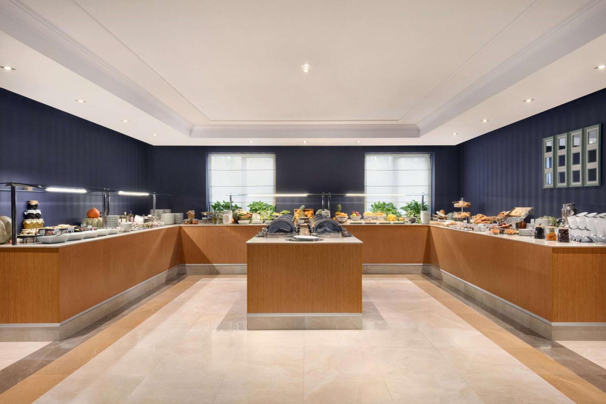 Готель Wyndham Grand Тбілісі